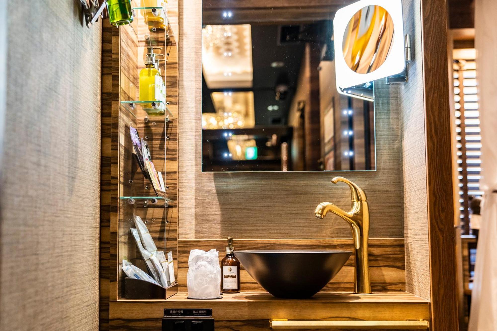 Petit Bali Forest Shinjuku SanchōMe Tokyo Exterior photo